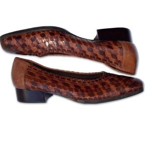Trotters Shoe  Size 8.5 M Aspen Pumps Heels Brown Leather Basketweave 1 in. Heel